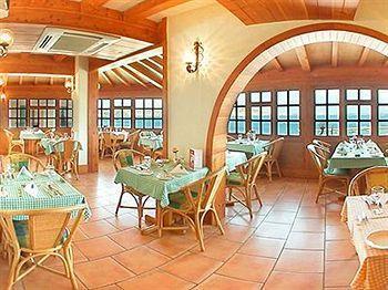 The Mediterranea Hotel & Suites Сент-Полс-Бей Экстерьер фото